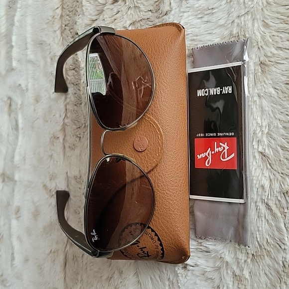 Ray-Ban Aviators - Picture 2 of 4